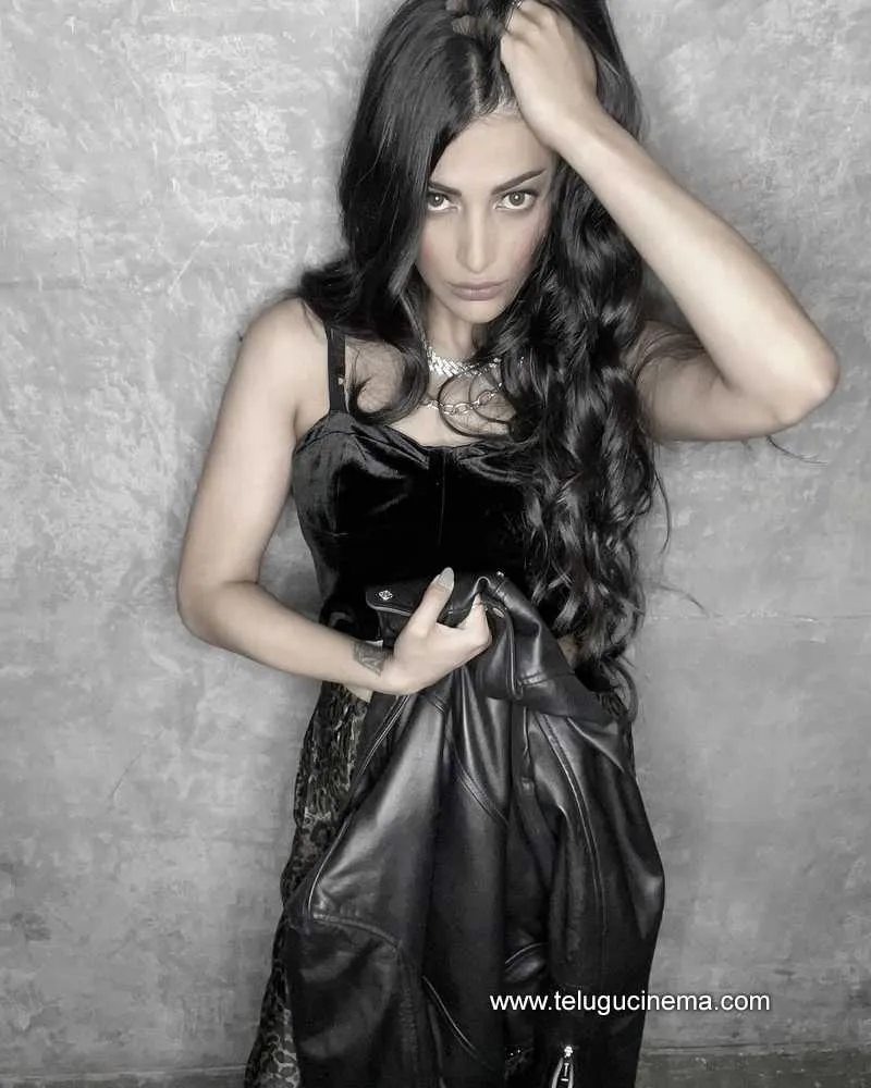 Shruthihasan Stills 091121 005