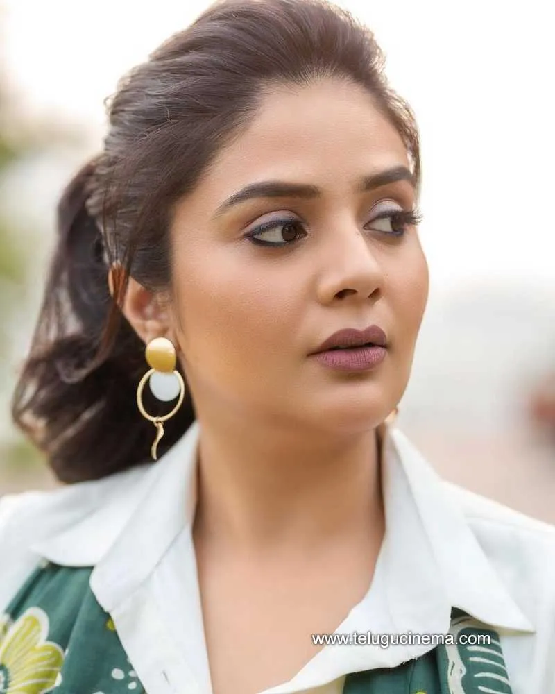Sreeemukhi Stills 181121 001