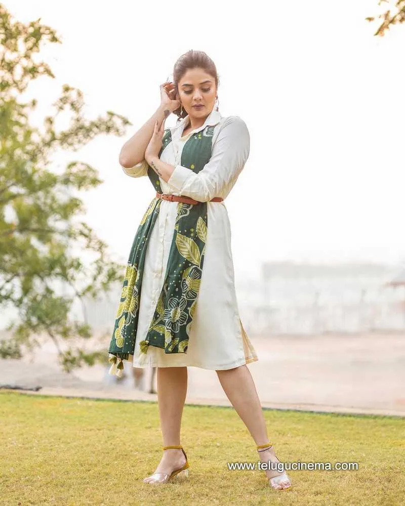Sreeemukhi Stills 181121 006