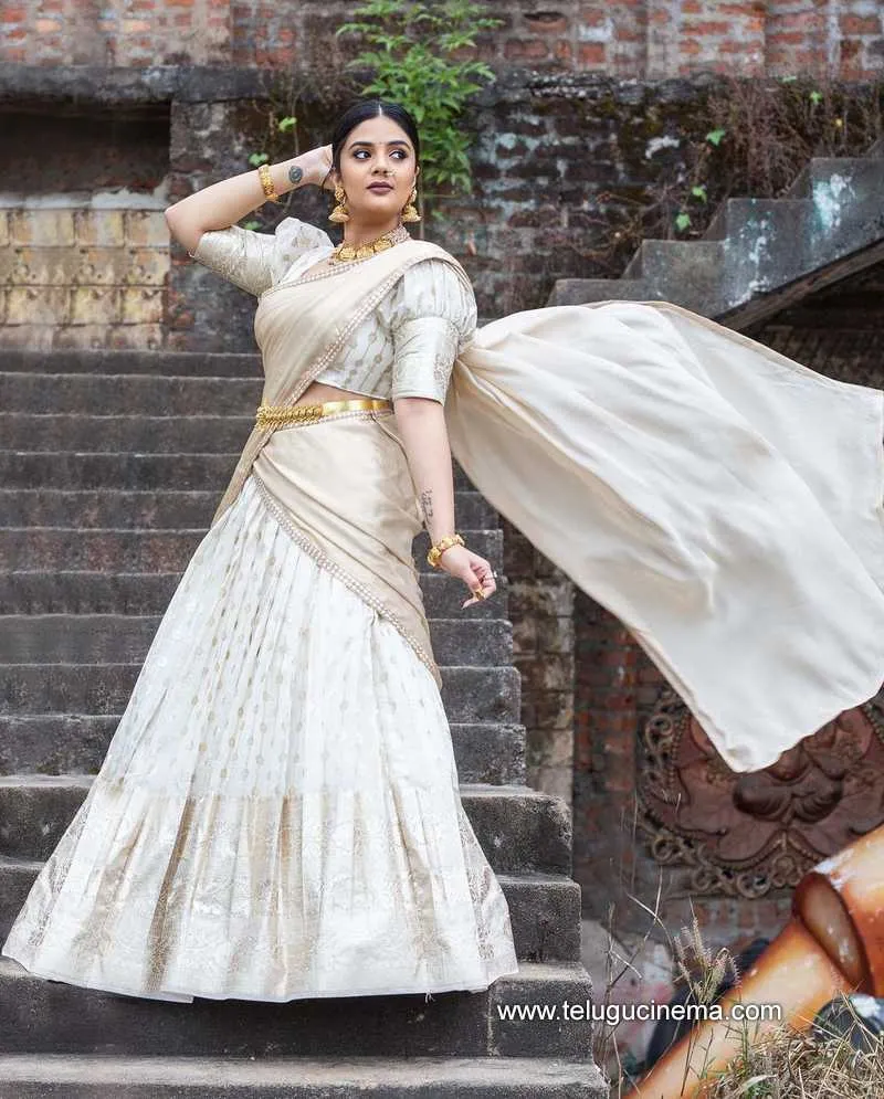 Sreemukhi Stills 271121 001