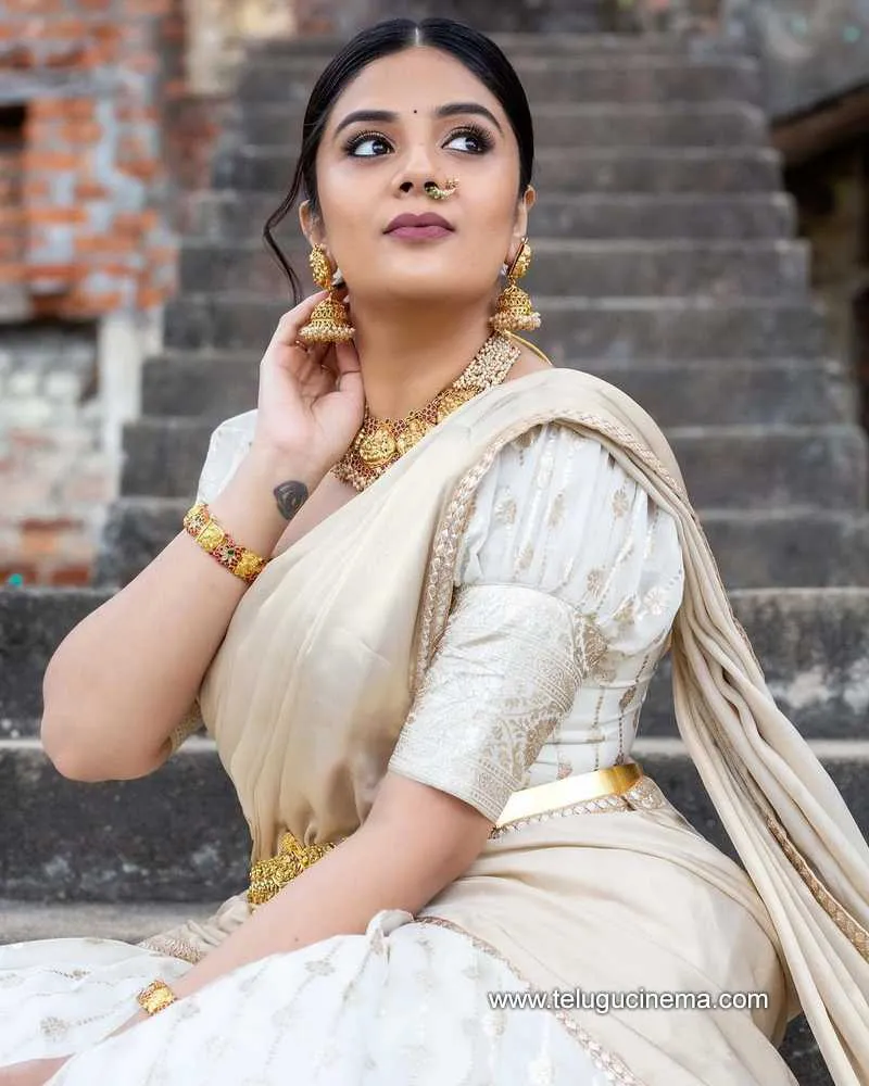 Sreemukhi Stills 271121 004 1