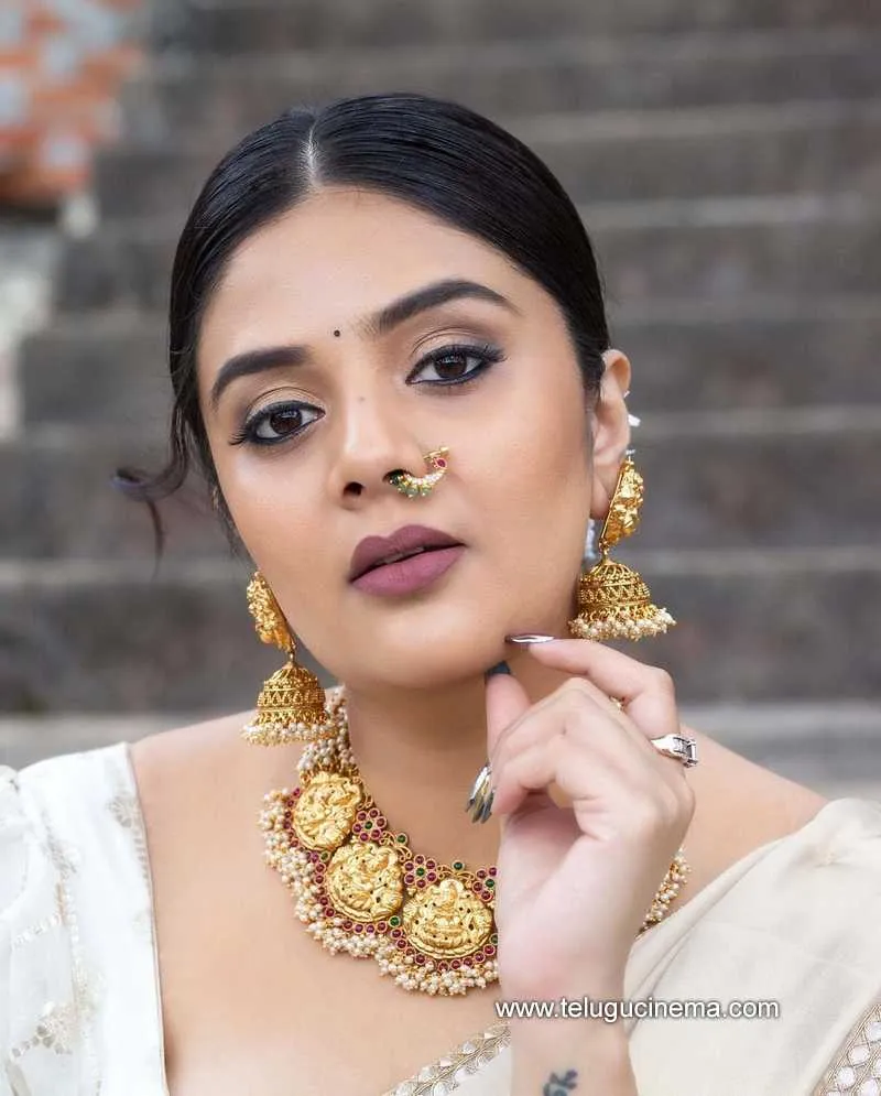 Sreemukhi Stills 271121 005