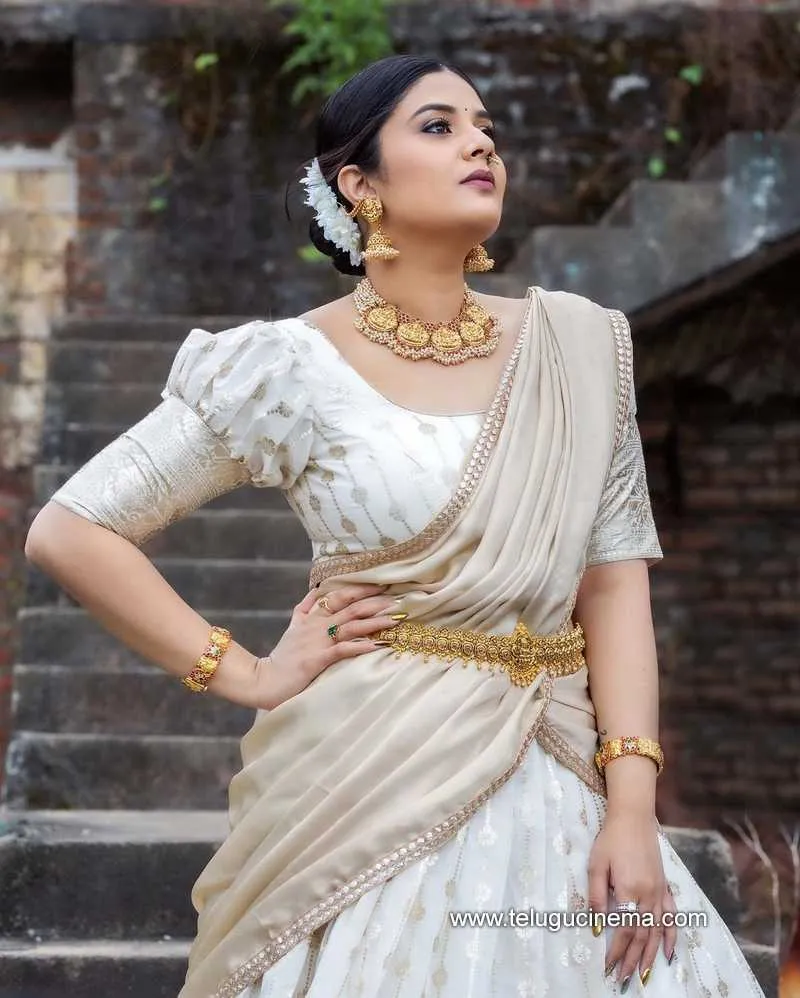 Sreemukhi Stills 271121 006