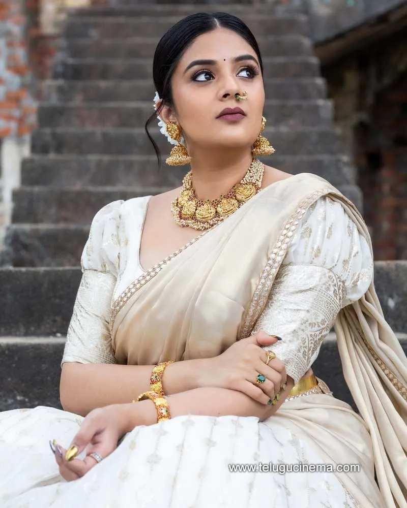 Sreemukhi Stills 271121 008