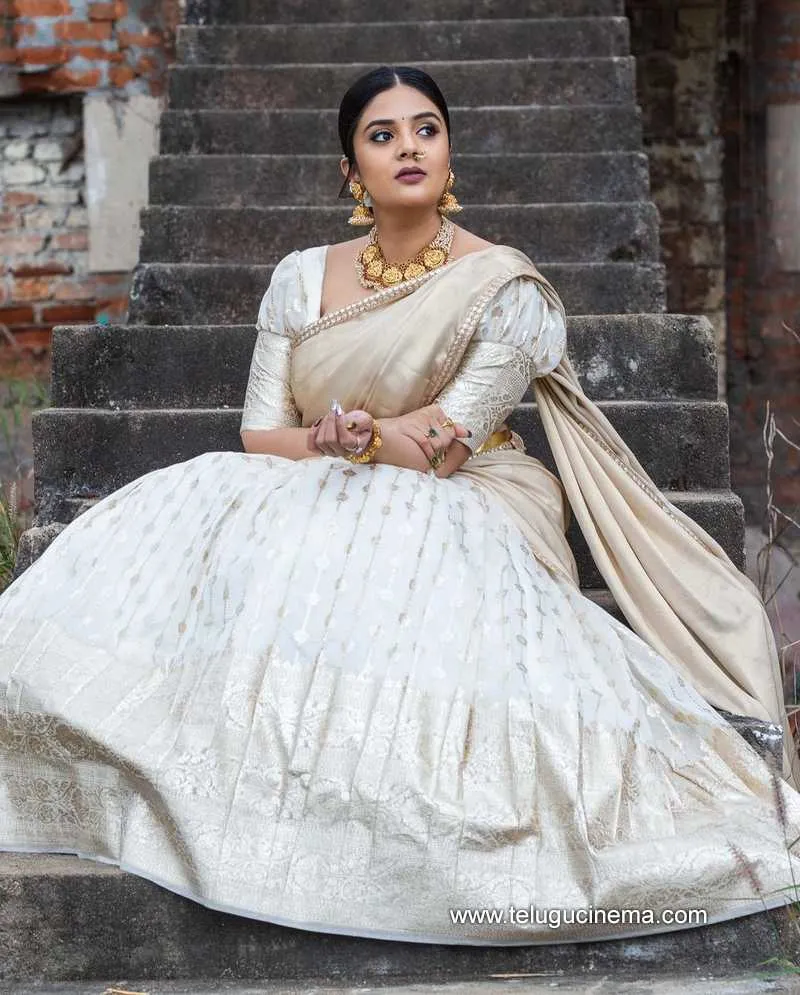 Sreemukhi Stills 271121 009