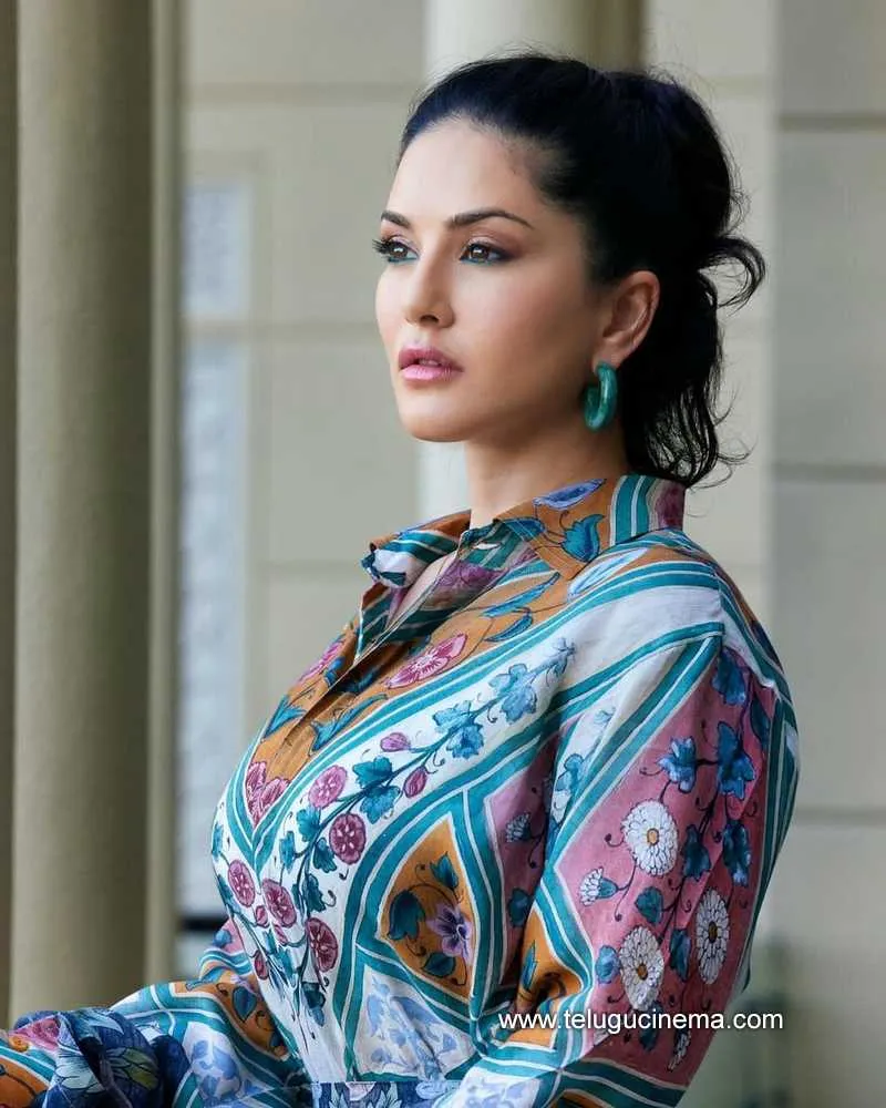 Sunnyleone Stills 291121 006