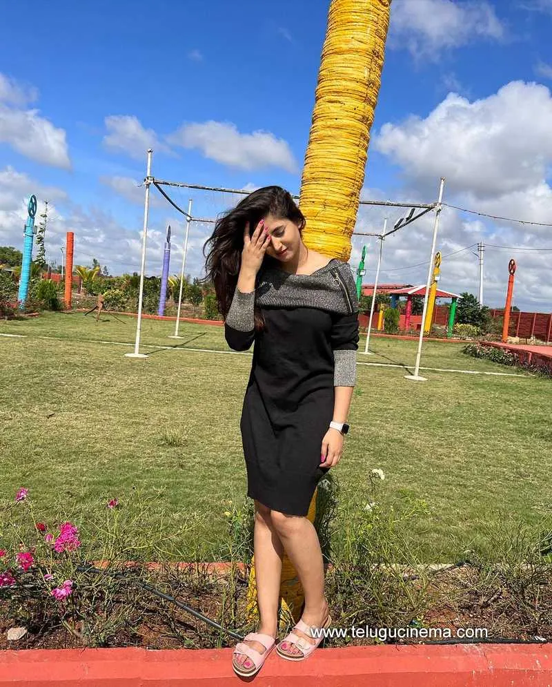 Varshini Stills 201121 001