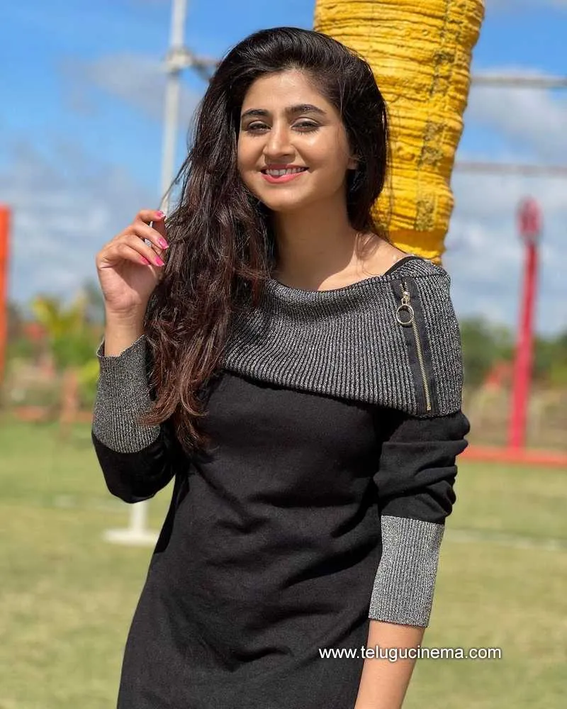 Varshini Stills 201121 003
