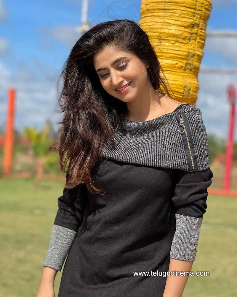 Varshini Stills 201121 006