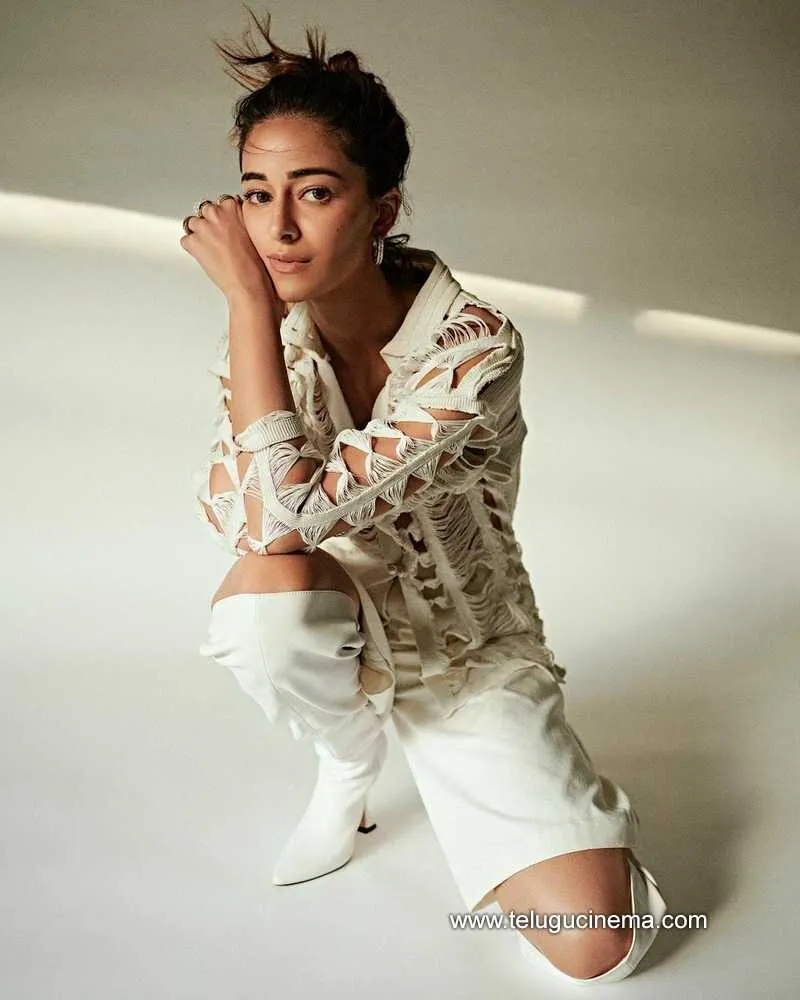 Ananya Stills 281221 002