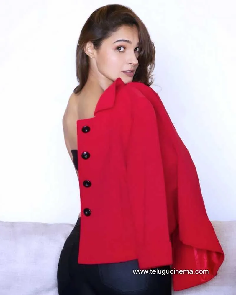 Andrea Stills 271221 001