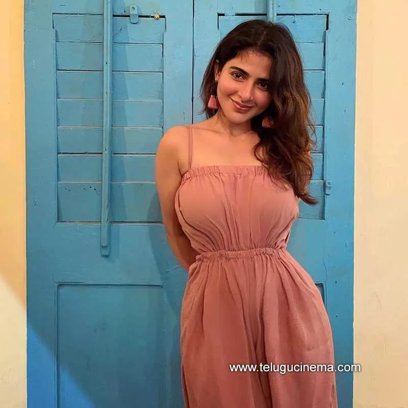 Isarya Stills 011221 001 2