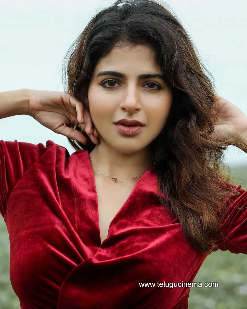 Isarya Stills 251221 001