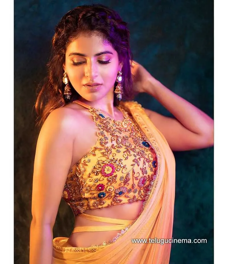 Iswarya Stills 101221 002 1