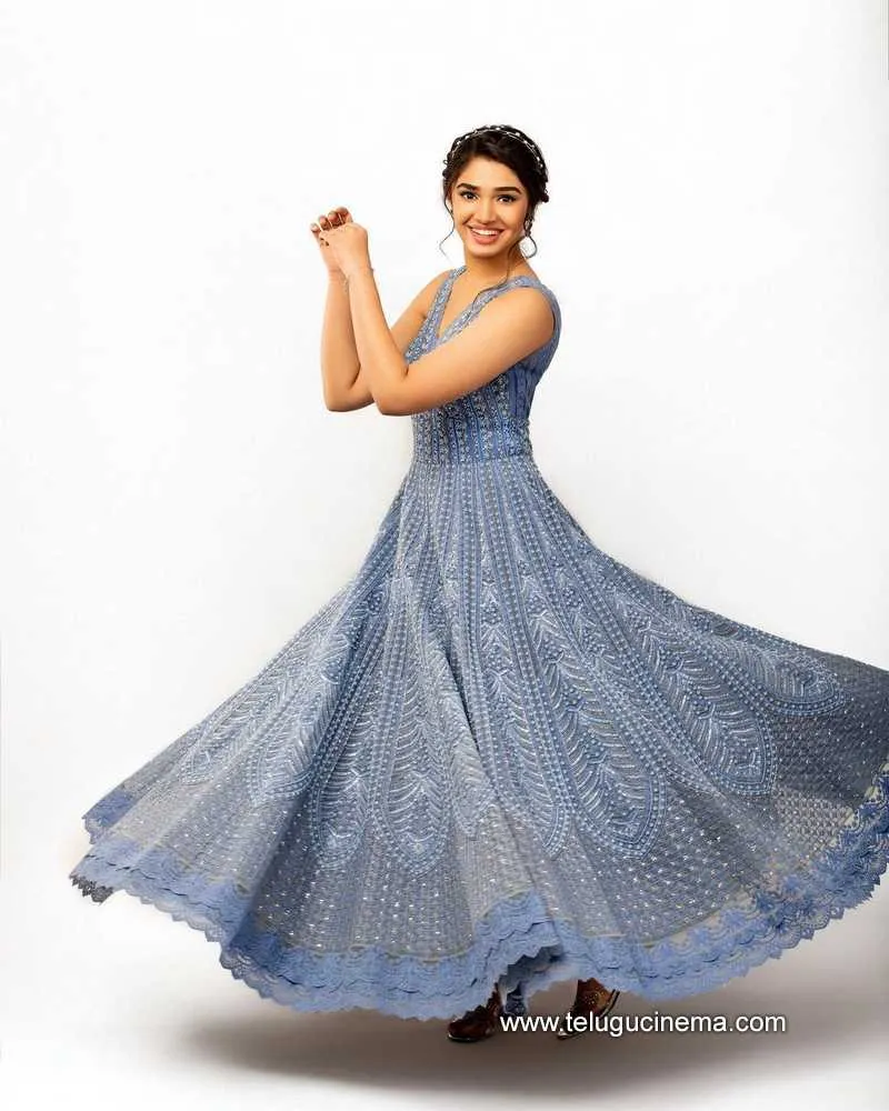 Krithisetty Stills 111221 001