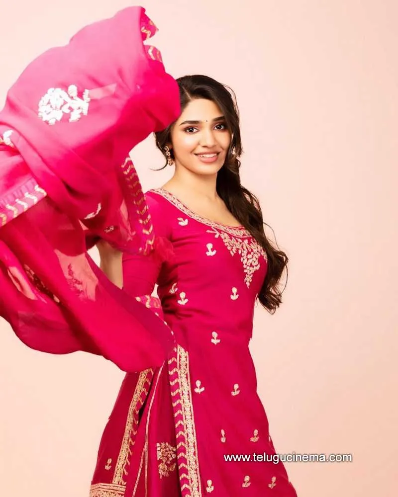 Krithishetty Stills 301221 003