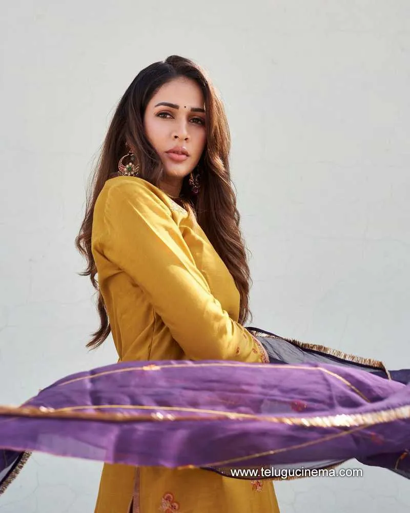 Lavanyatripati Stills 081221 002