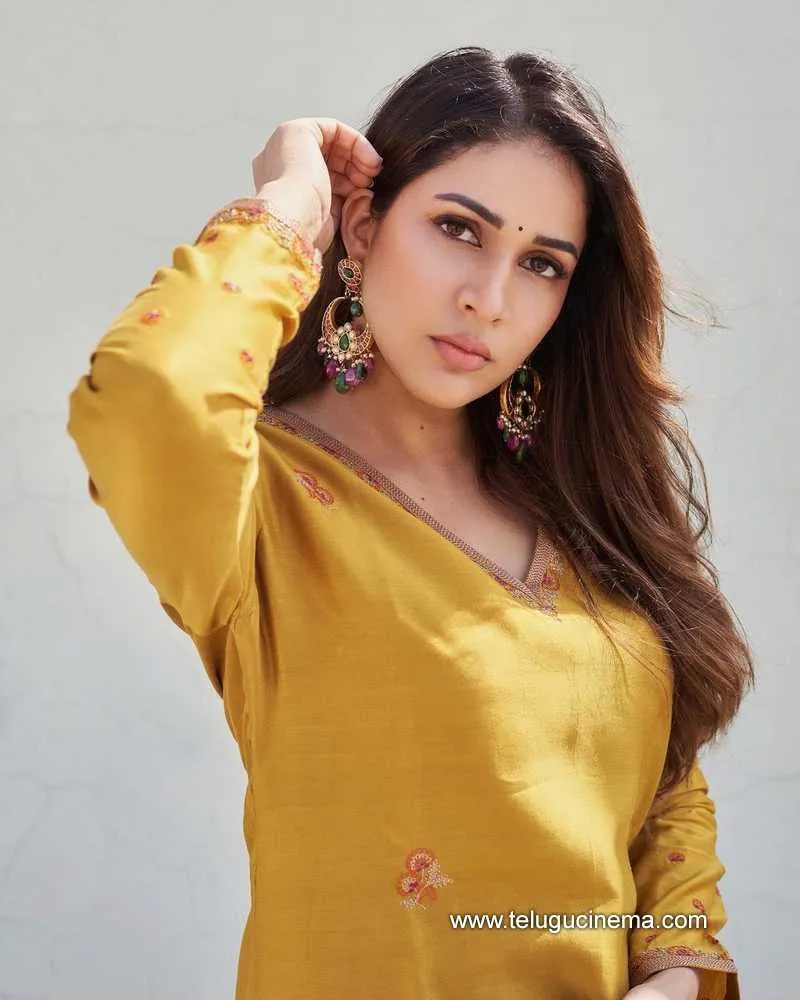 Lavanyatripati Stills 081221 005