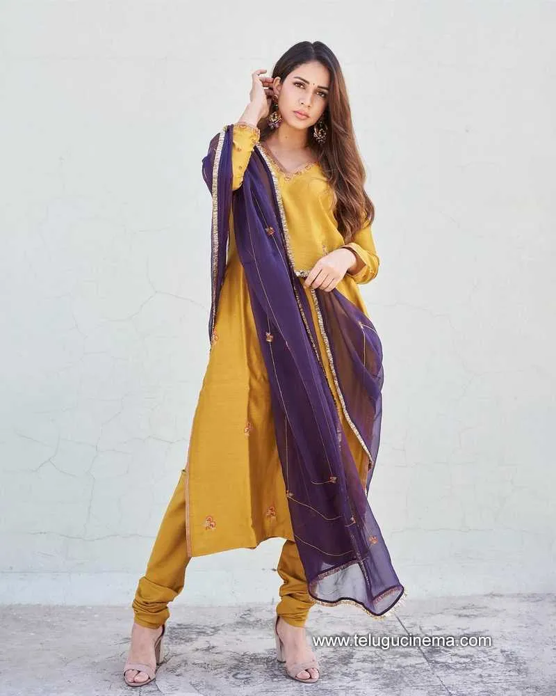Lavanyatripati Stills 081221 007