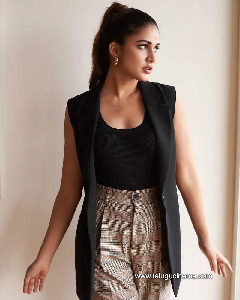 Lavanyatripati Stills 291221 001
