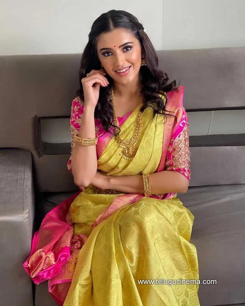 Malavikasharma Stills 291221 001