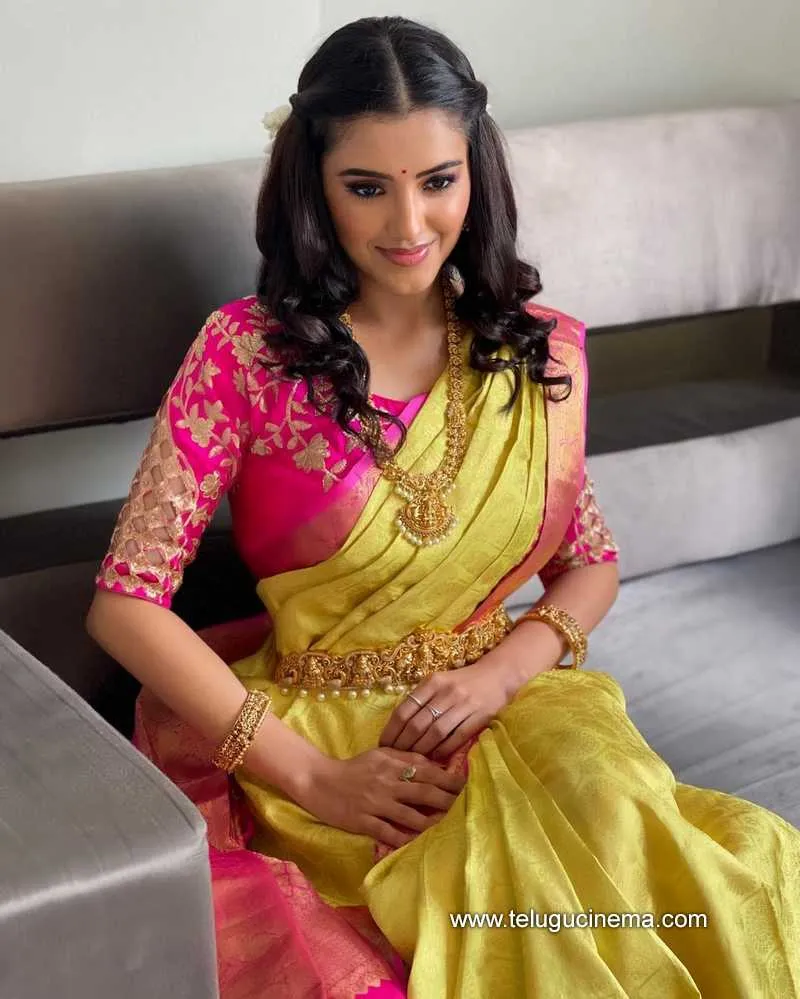 Malavikasharma Stills 291221 002