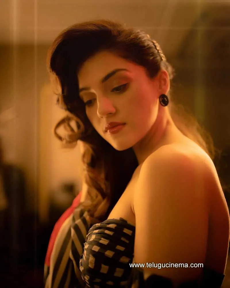 Mehreen Stills 091221 001