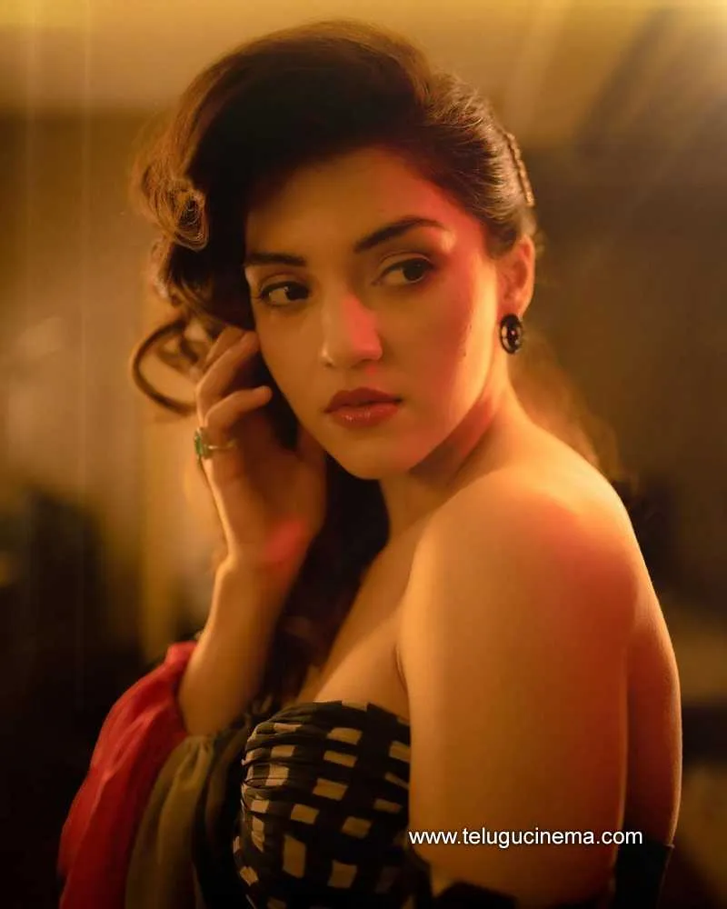 Mehreen Stills 091221 003