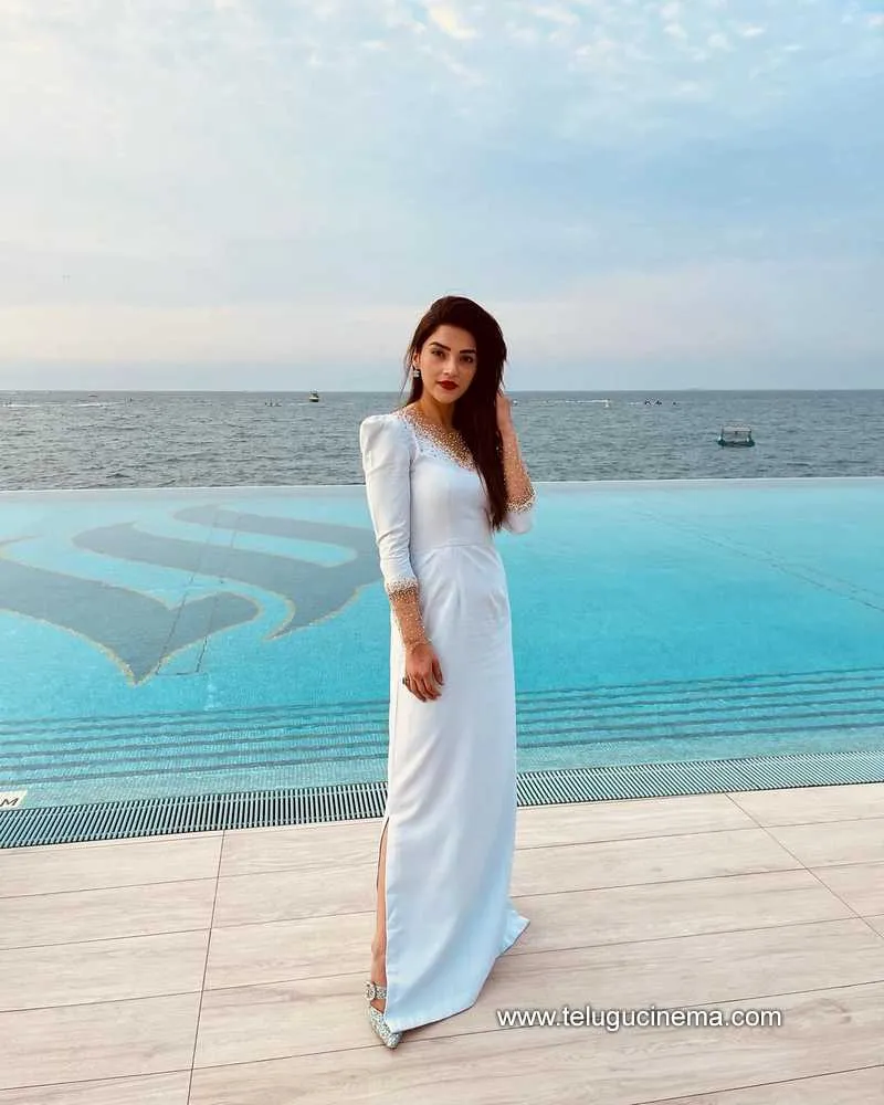 Mehreen Stills 301221 002