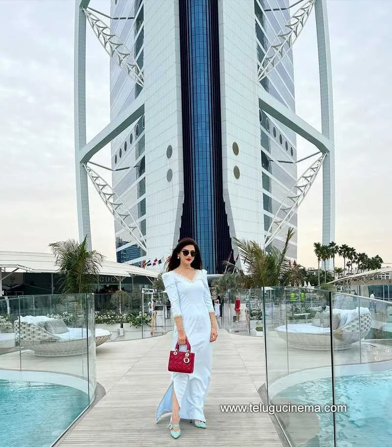 Mehreen Stills 301221 003