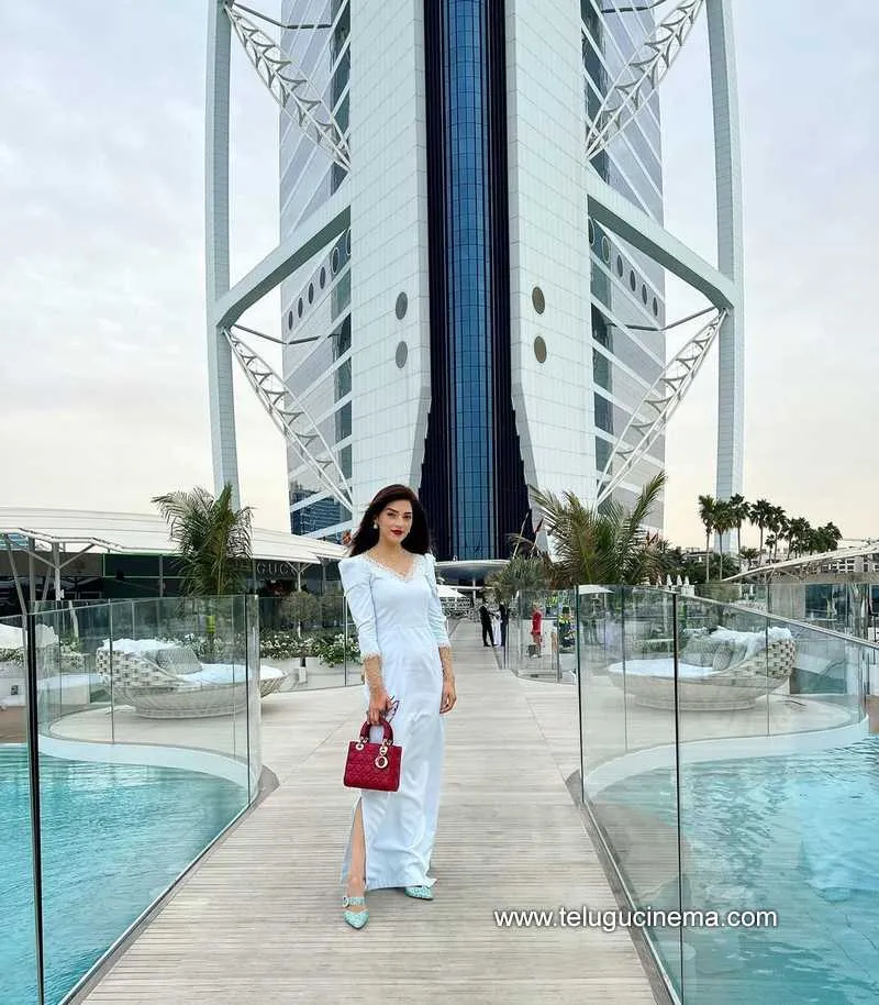 Mehreen Stills 301221 004