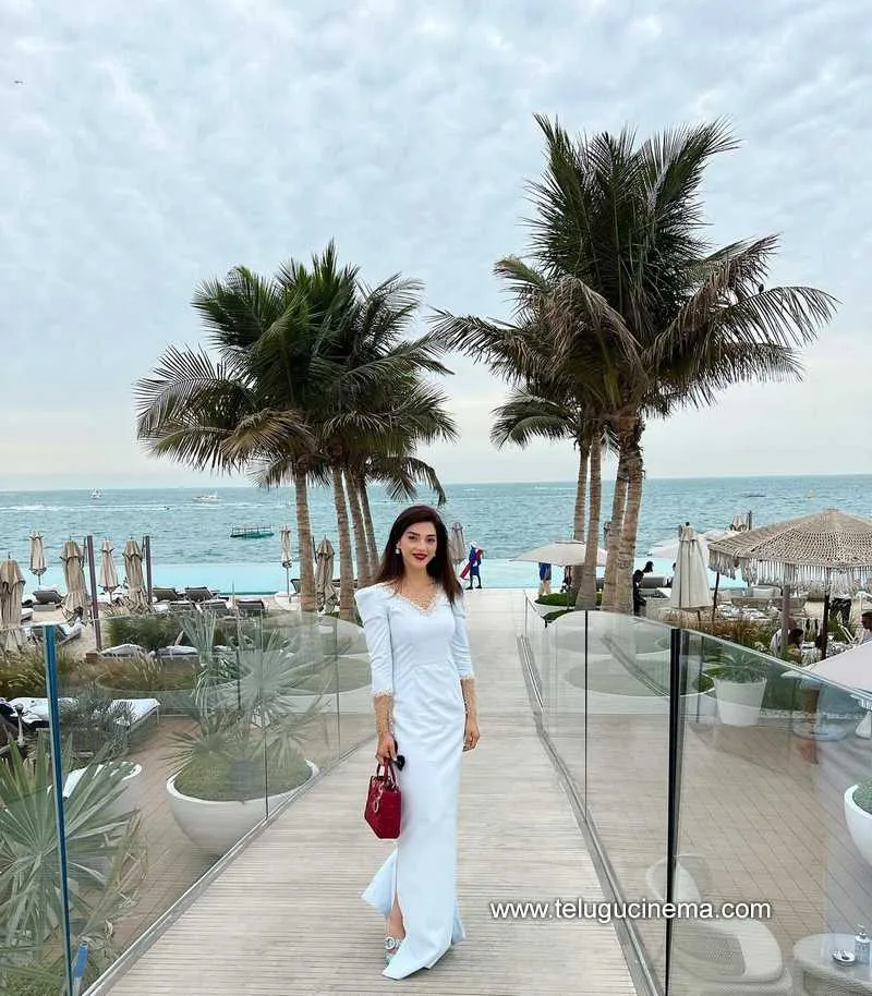 Mehreen Stills 301221 005