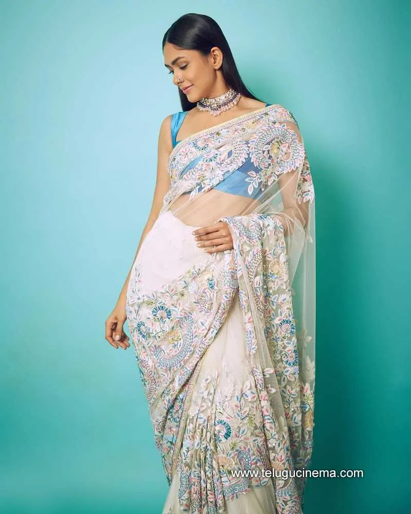 Mrunalthakur Stills 031221 001