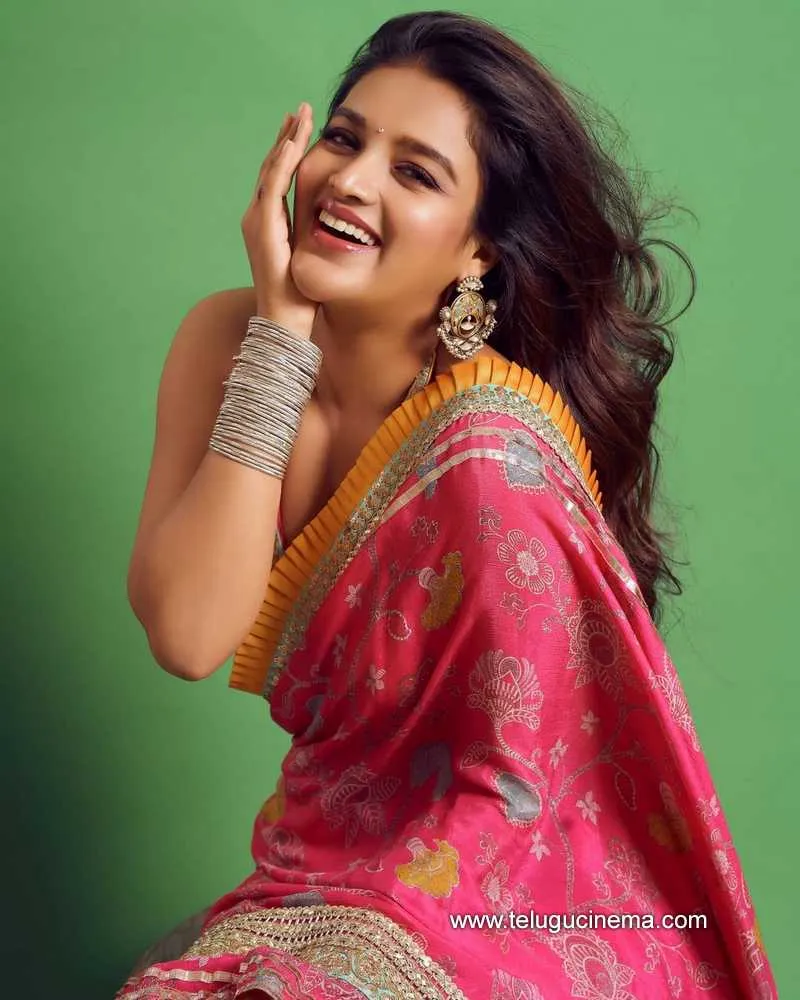 Nidhhi Stills 031221 001