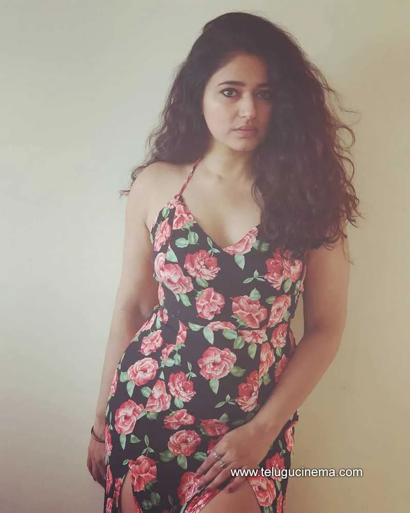 Poonam Stills 241221 003