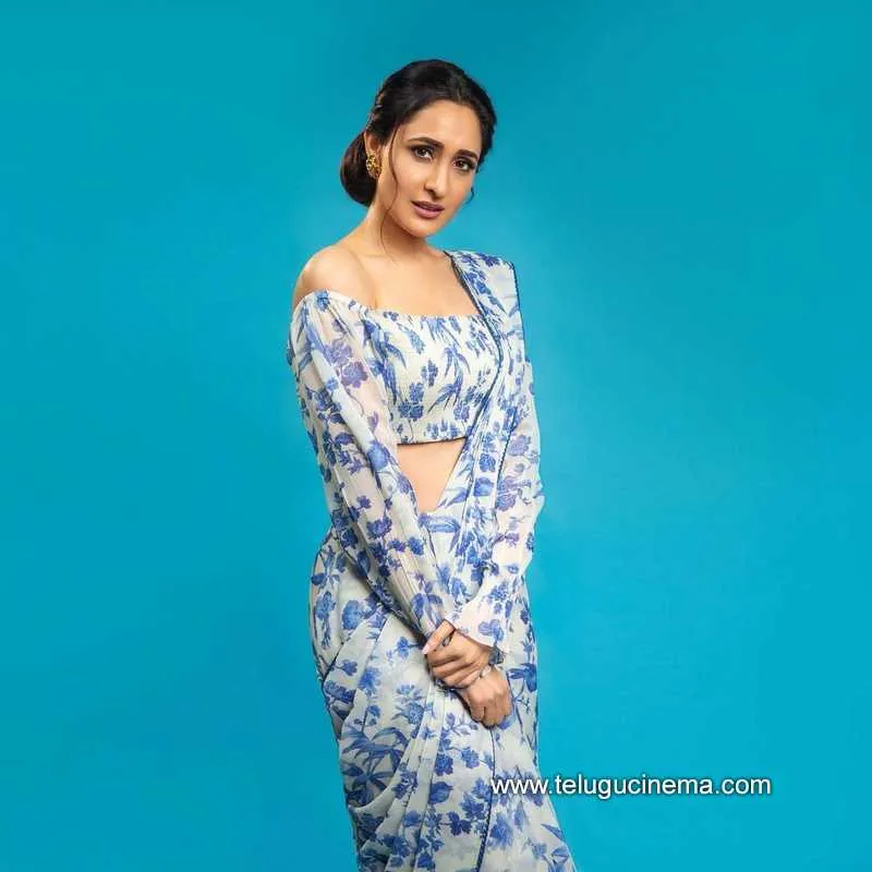 Pragya Stills 181221 003