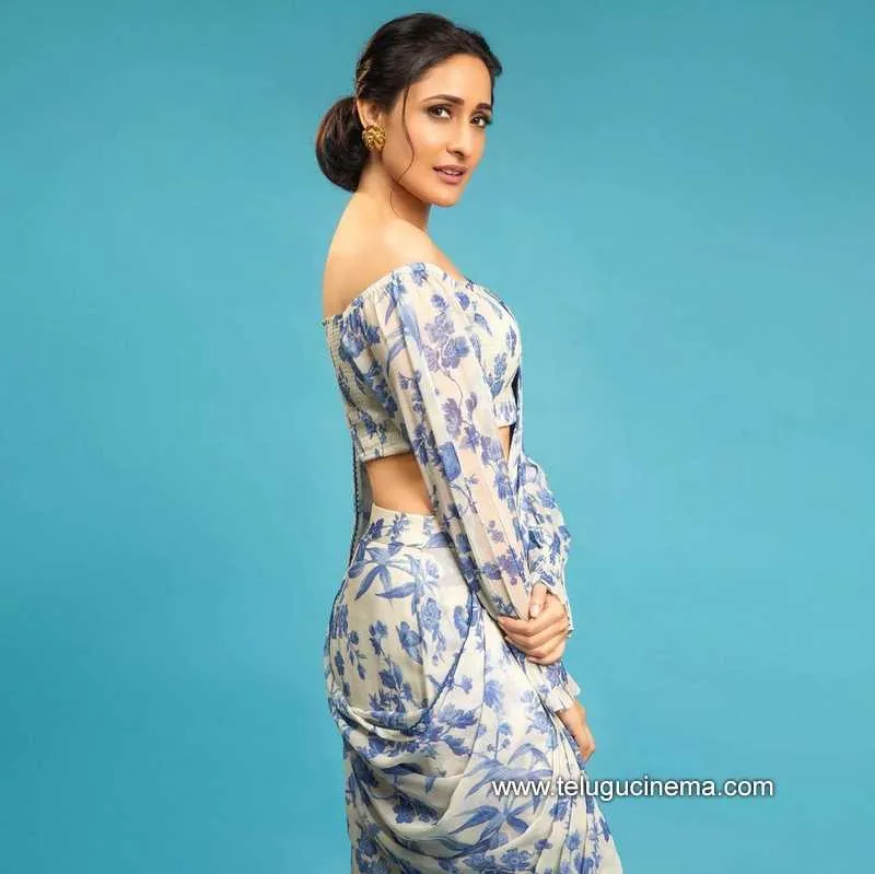 Pragya Stills 181221 004