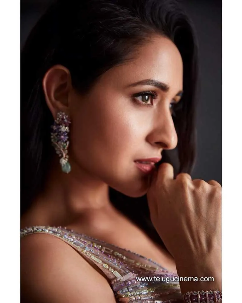 Pragyajaiswal Stills 081221 003