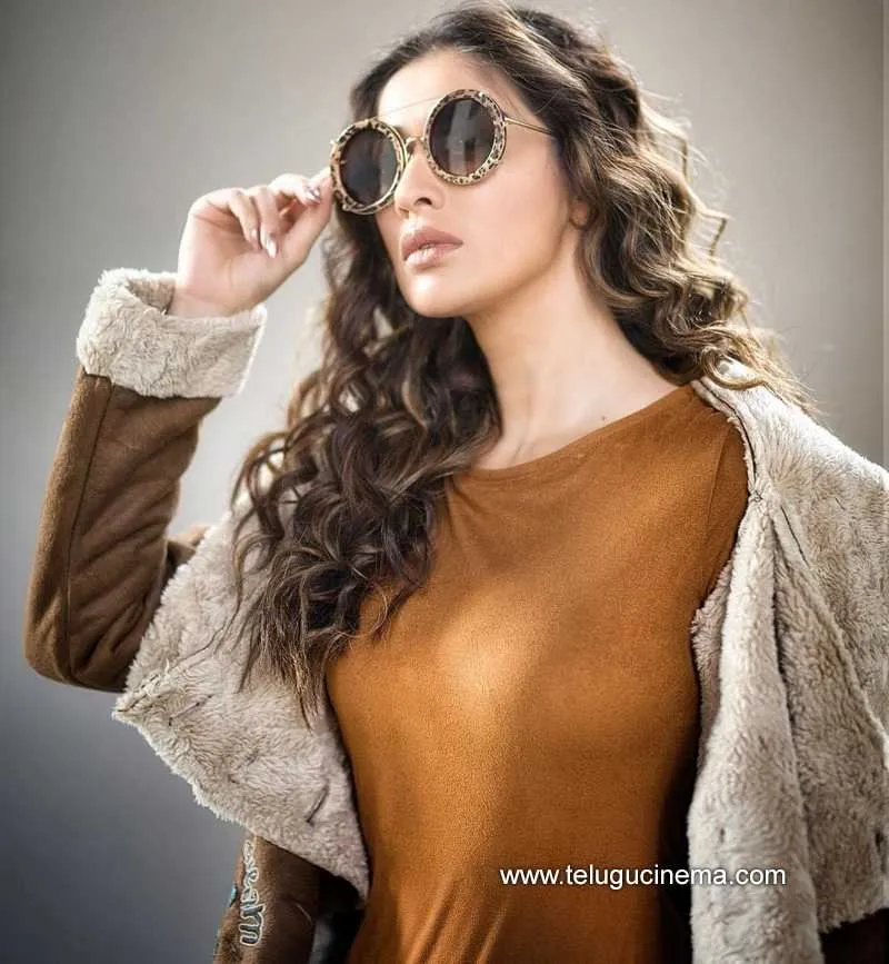 Raailaxmi Stills 311221 005