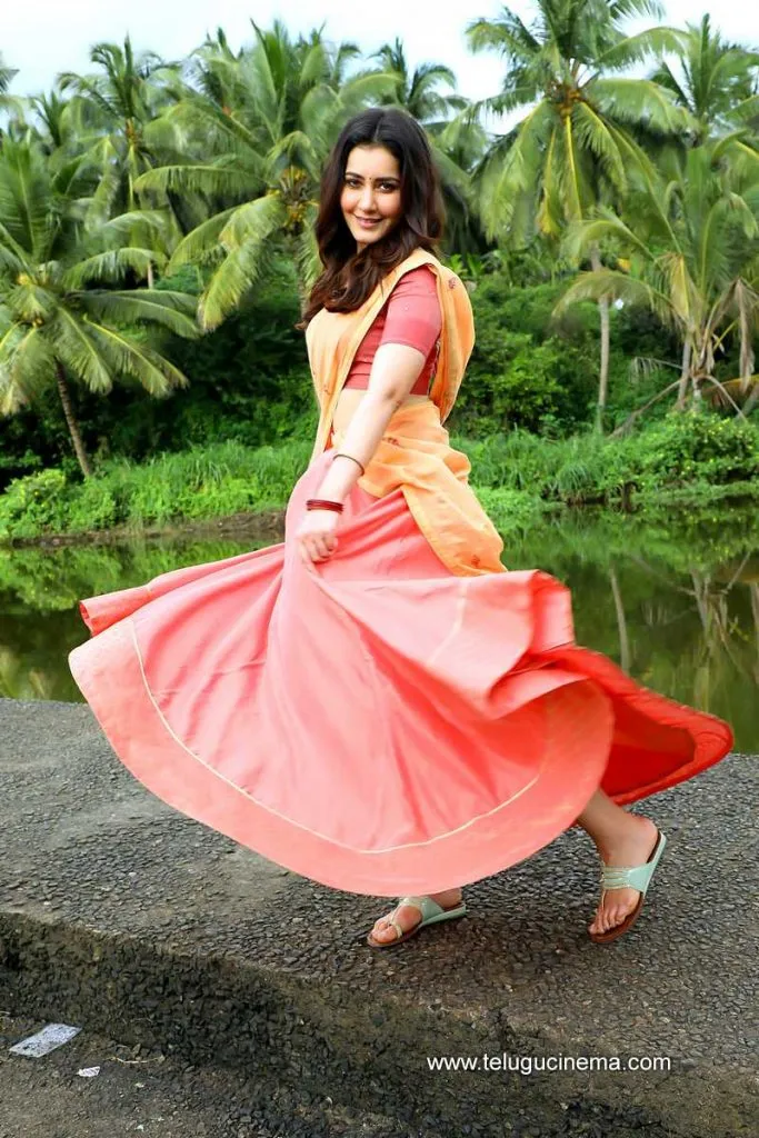 Raashikhanna Stills 291221 001