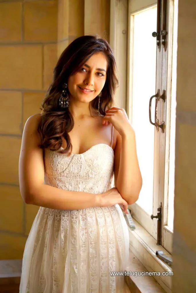 Raashikhanna Stills 291221 005