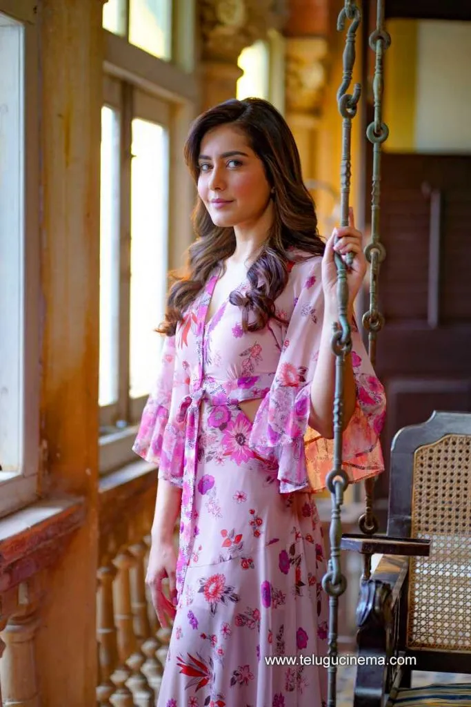 Raashikhanna Stills 291221 006