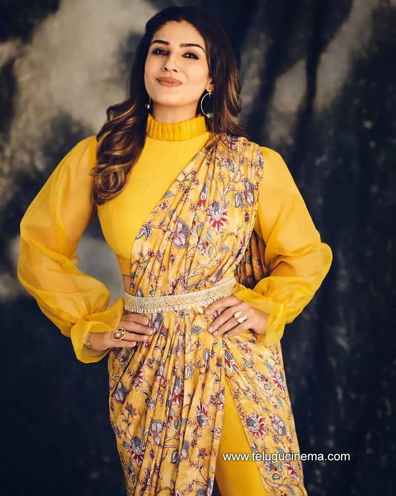 Raveena Stills 171221 001