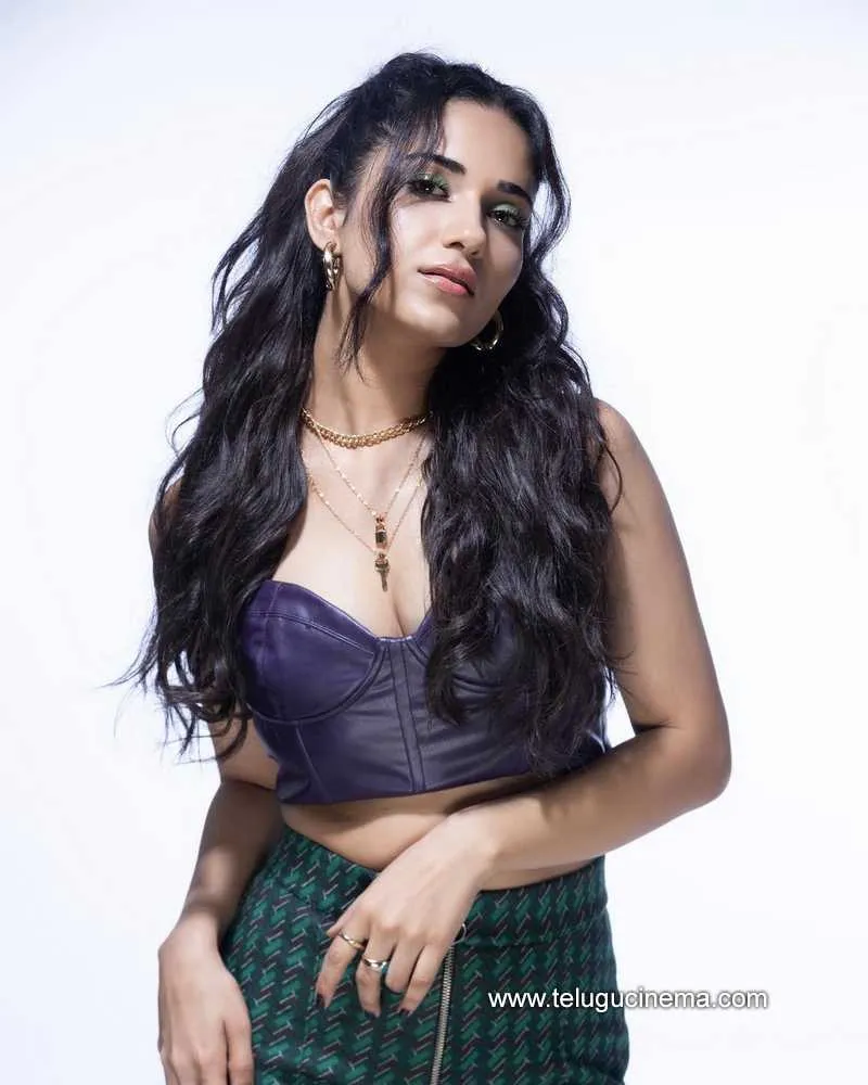 Ruhanisharma Stills 131221 003