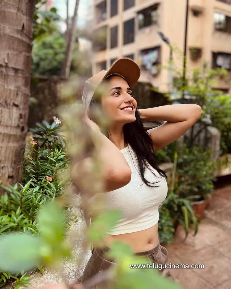 Ruhanisharma Stills 281221 001