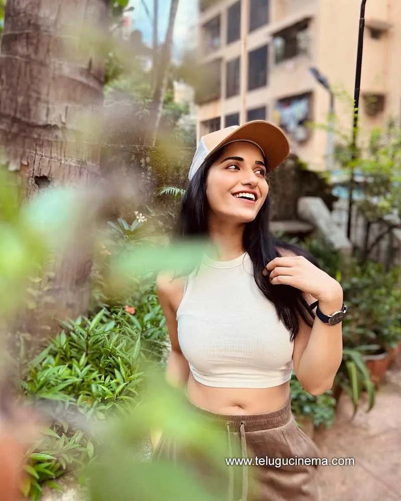 Ruhanisharma Stills 281221 002