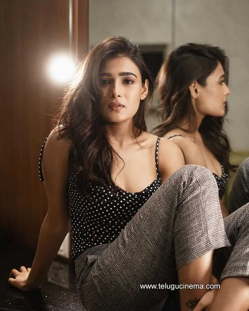 Shalinii Stills 091221 002