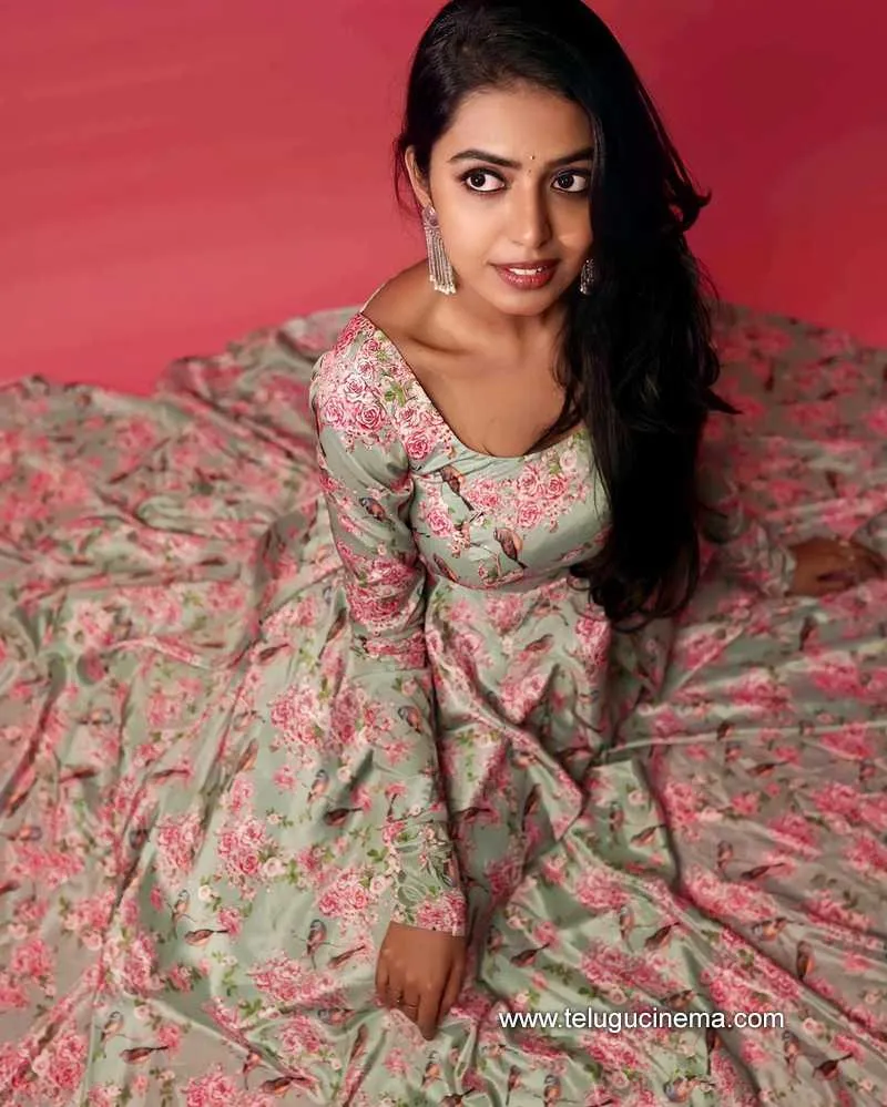 Shivani Stills 171221 002