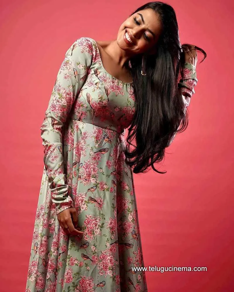 Shivani Stills 171221 003