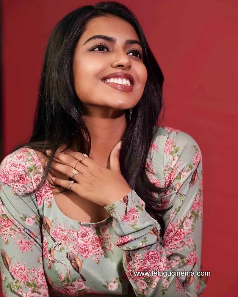 Shivani Stills 171221 004